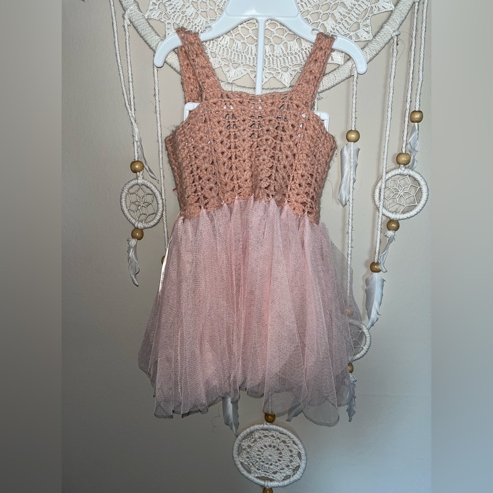 New never worn girls crochet dress 0-12 months